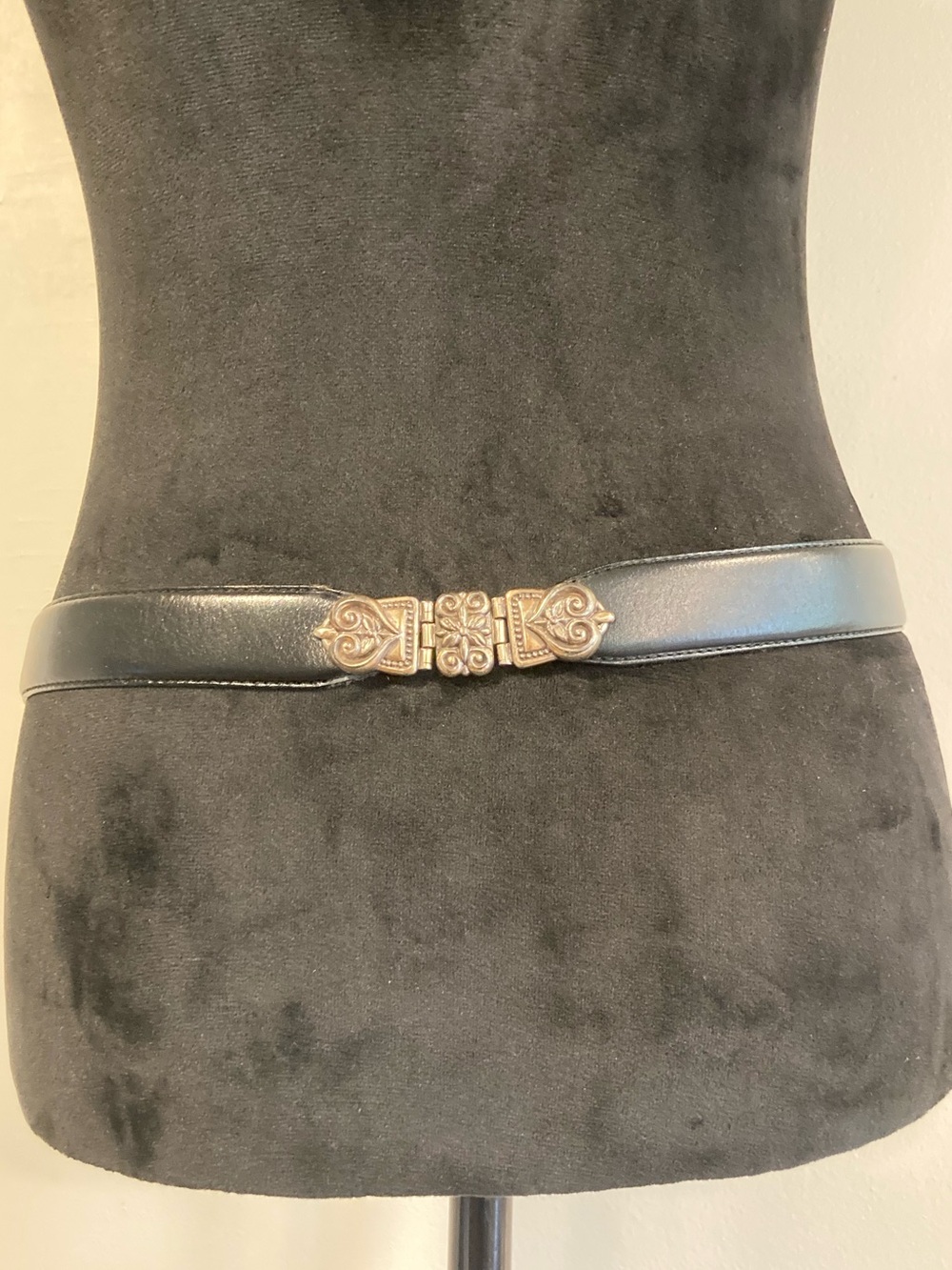 Fossil Black Leather Western-Style Belt with Silver-Tone Heart Accents - Picture 3 of 16